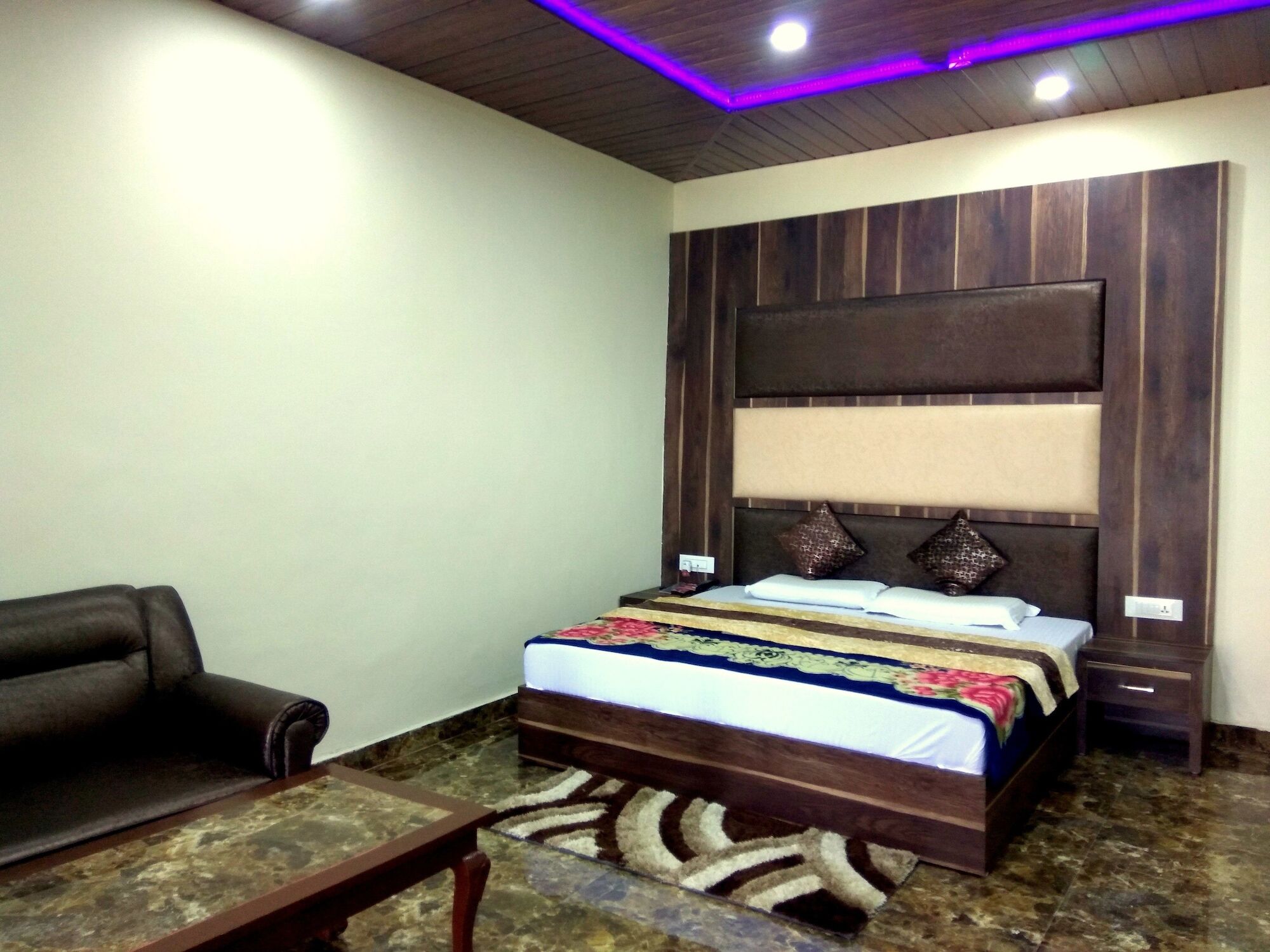 Hotel Himdhara, Dalhousie Zewnętrze zdjęcie